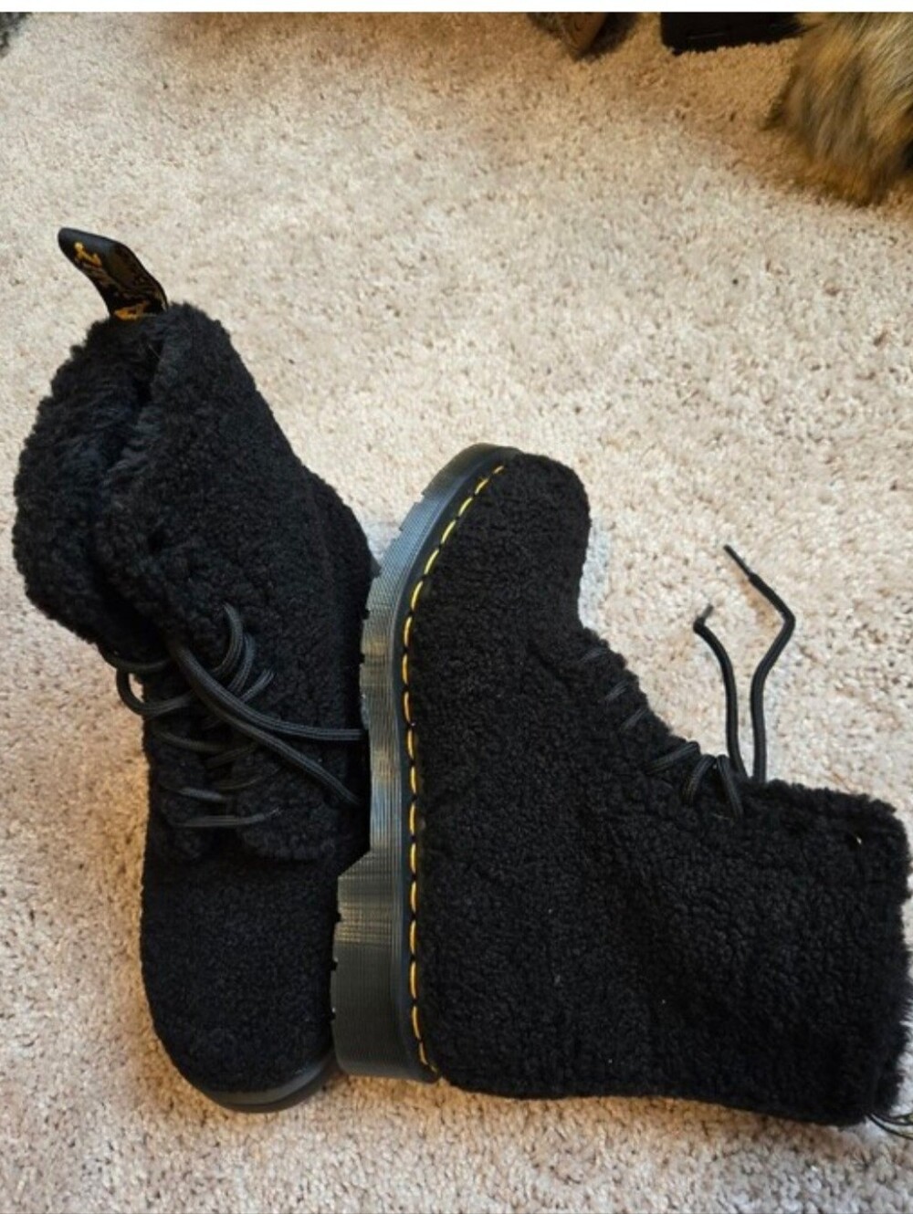 NWOB!! Dr Martens 1460 Black LUX BORG Faux Shearling Boots. Size 8 - Picture 6 of 8